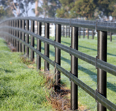 Stallion Rail. Superior quality horse fencing using flexible fencing rail